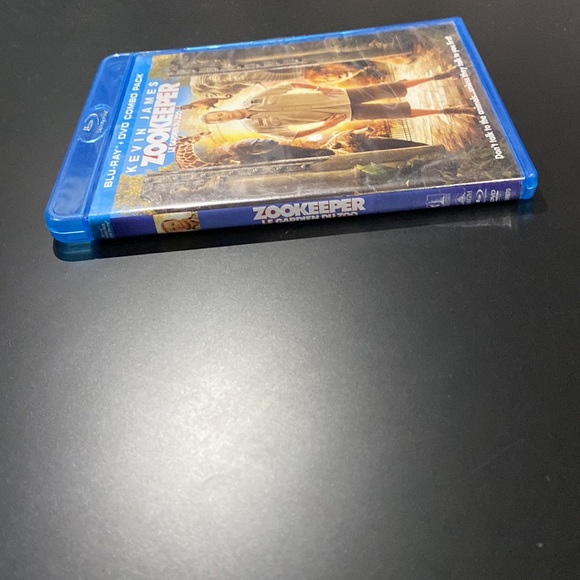 Zookeeper - Blu-ray Only - Picture 3 of 5